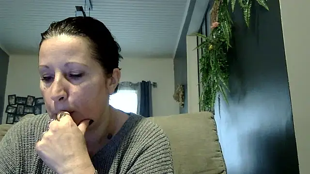 Snapshot of feline27 chatting on 01-18-26, 12:42 feline27 online show from 01-18-26, 12:42