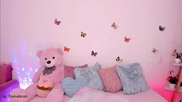 Zara uwu  online show from 11-13-25, 10:47