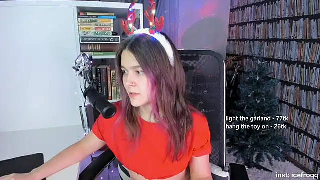 Snapshot of icefroqq chatting on 12-21-24, 10:30 icefroqq online show from 12-21-24, 10:30