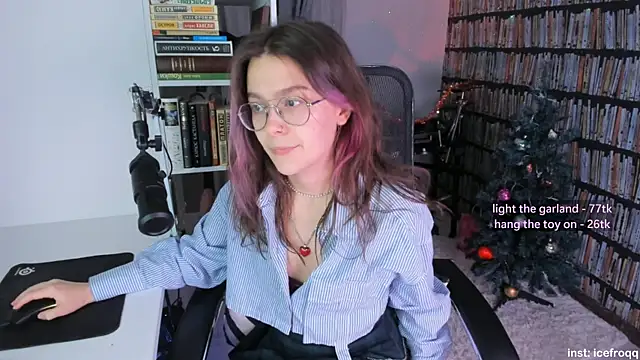 Snapshot of icefroqq chatting on 12-30-24, 06:05 icefroqq online show from 12-30-24, 06:05