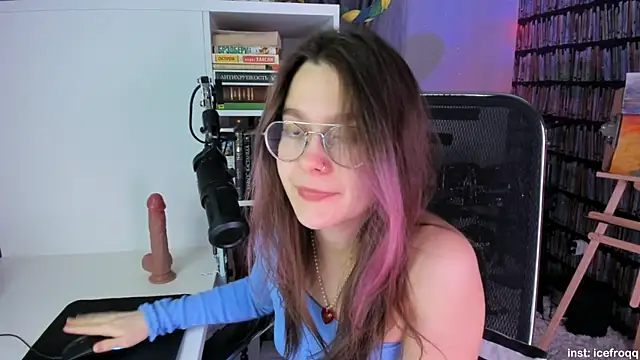 Snapshot of icefroqq chatting on 02-23-25, 10:42 icefroqq online show from 02-23-25, 10:42