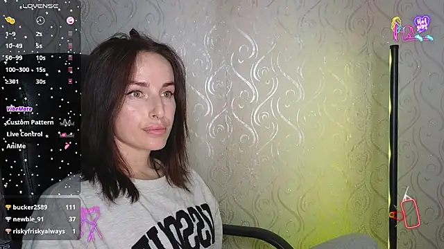 Snapshot of xx_adrihanna_xx chatting on 05-17-26, 06:04 xx adrihanna xx online show from 05-17-26, 06:04