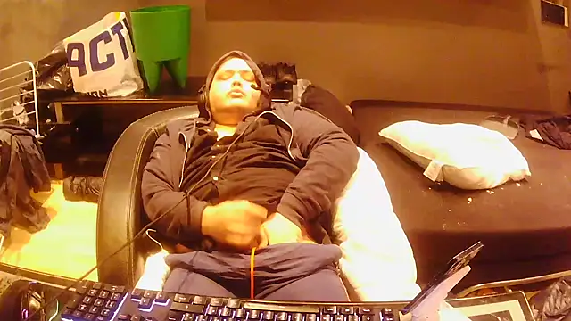 Bebemickey75 online show from 11-23-25, 04:40