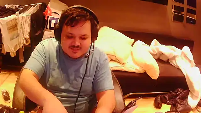 Bebemickey75 online show from 11-30-25, 12:25