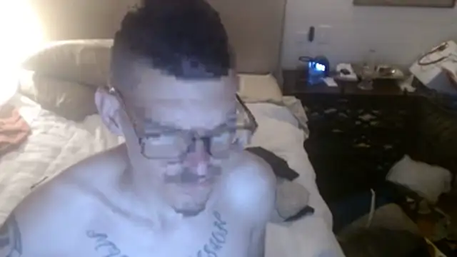 Snapshot of theschisel chatting on 04-01-26, 02:56 theschisel online show from 04-01-26, 02:56