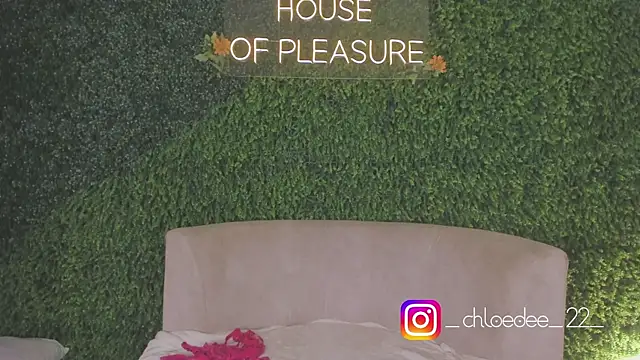 Snapshot of chloe_d chatting on 10-03-25, 12:57 chloe d online show from 10-03-25, 12:57