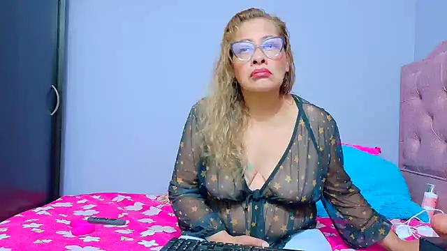 Snapshot of TifanyNasty chatting on 09-22-25, 11:29 TifanyNasty online show from 09-22-25, 11:29
