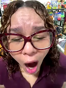 ROSALIALUCY online show from 10-06-25, 12:24