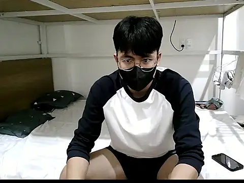 Gwencloudy online show from 10-10-25, 02:16