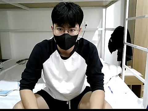 Gwencloudy online show from 10-26-25, 03:23