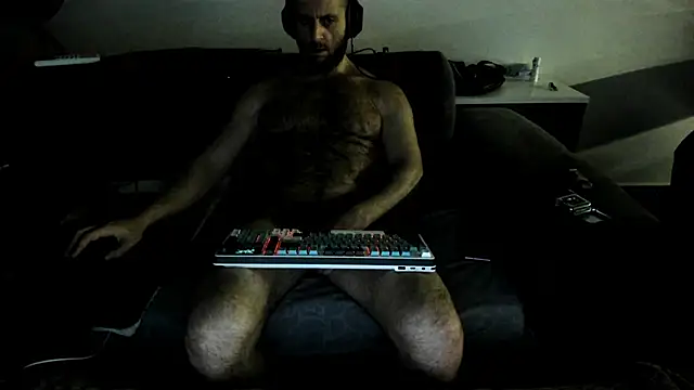 Hugealphabeast online show from 11-30-25, 05:28