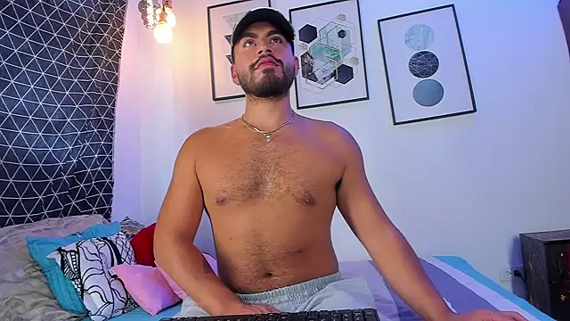 Snapshot of Juan_Castano chatting on 03-15-25, 06:21 Juan Castano online show from 03-15-25, 06:21