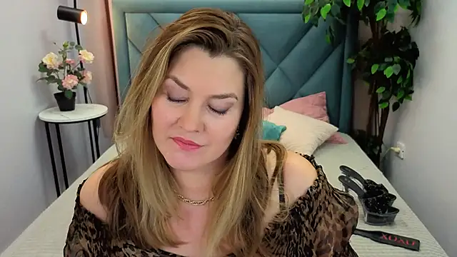 Adele Russo online show from 11-18-25, 04:33