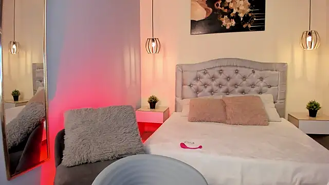 ayshel   online show from 03-18-25, 05:31