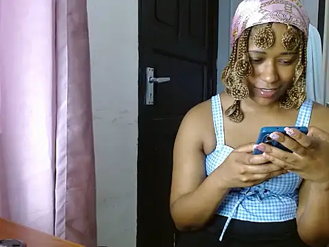 Snapshot of savage_laura chatting on 07-31-26, 01:10 savage laura online show from 07-31-26, 01:10