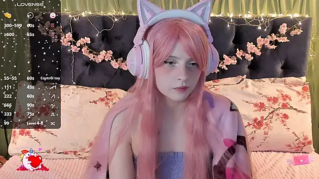 Snapshot of AliceLanley chatting on 09-24-25, 12:41 AliceLanley online show from 09-24-25, 12:41