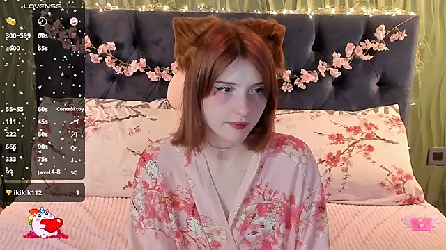 Snapshot of AliceLanley chatting on 09-28-25, 12:32 AliceLanley online show from 09-28-25, 12:32