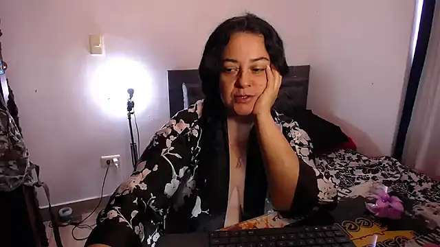 lucia vonne  online show from 07-27-26, 07:32