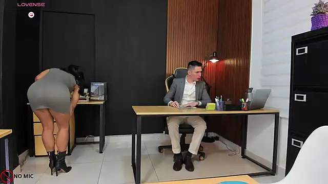 Office Naughty Girl online show from 12-05-24, 07:49