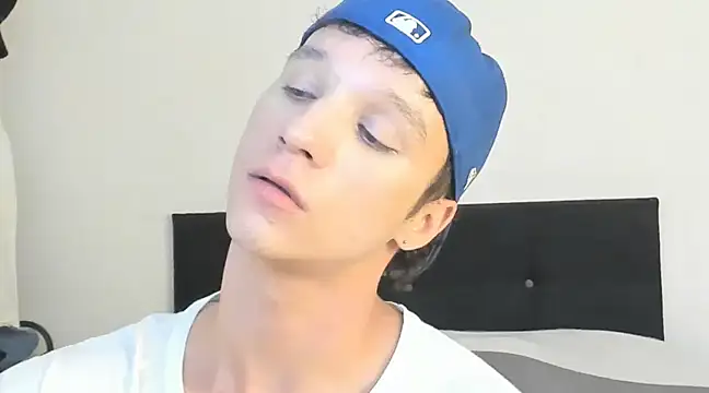 Snapshot of angelcortes chatting on 12-05-24, 01:25 angelcortes online show from 12-05-24, 01:25