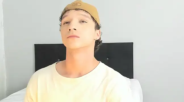 Snapshot of angelcortes chatting on 02-25-25, 04:57 angelcortes online show from 02-25-25, 04:57