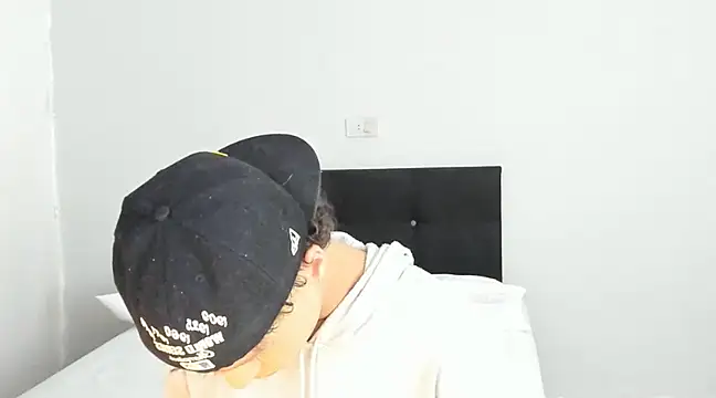 Snapshot of angelcortes chatting on 03-04-25, 11:22 angelcortes online show from 03-04-25, 11:22