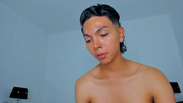 Snapshot of xhenisa_ chatting on 04-06-26, 08:32 xhenisa online show from 04-06-26, 08:32