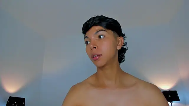 Snapshot of xhenisa_ chatting on 04-10-26, 01:44 xhenisa online show from 04-10-26, 01:44