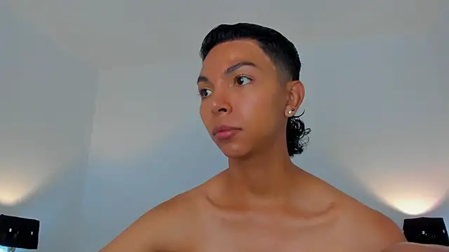 Snapshot of xhenisa_ chatting on 04-29-26, 04:55 xhenisa online show from 04-29-26, 04:55