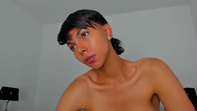 Snapshot of xhenisa_ chatting on 05-12-26, 04:48 xhenisa online show from 05-12-26, 04:48