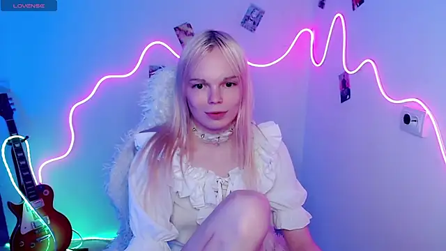 Emily Nyaffee online show from 10-31-25, 05:25