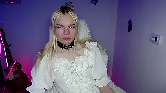 Emily Nyaffee online show from 12-20-25, 08:43