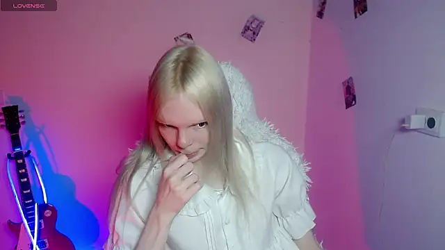 Emily Nyaffee online show from 04-04-26, 04:26
