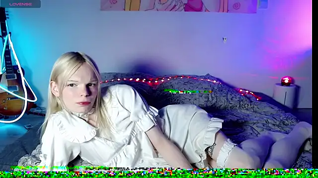 Emily Nyaffee online show from 07-25-26, 04:37