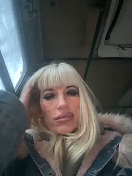 Snapshot of AlinaGrosu chatting on 01-25-25, 06:12 AlinaGrosu online show from 01-25-25, 06:12