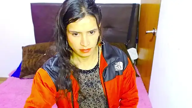 Snapshot of Queen_camila chatting on 01-14-25, 10:17 Queen camila online show from 01-14-25, 10:17