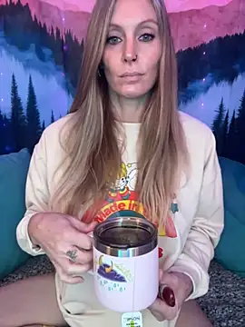 ItsDanniG online show from 10-30-25, 05:46