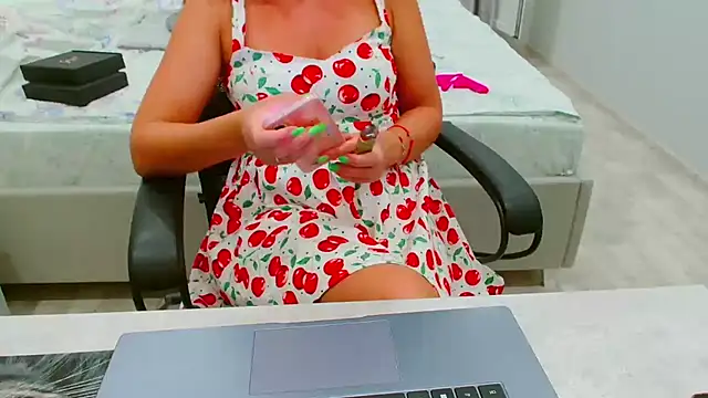 EveLove33 online show from 07-23-26, 05:00
