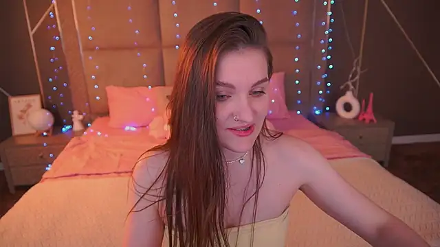 Snapshot of EmmyCharmm chatting on 02-04-26, 06:52 EmmyCharmm online show from 02-04-26, 06:52