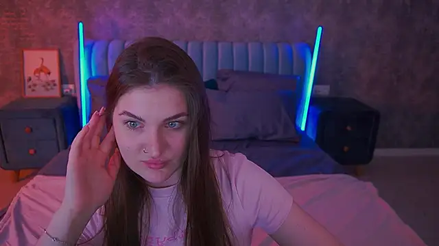 EmmyCharmm online show from 04-09-26, 06:19