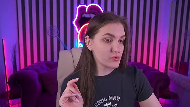 EmmyCharmm online show from 04-23-26, 05:41