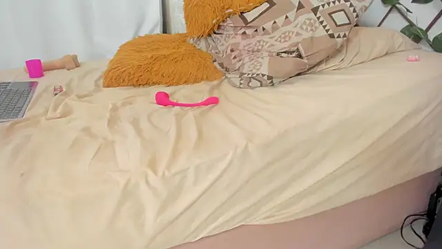Snapshot of Latina_BigBoobs chatting on 12-25-24, 05:47 Latina BigBoobs online show from 12-25-24, 05:47