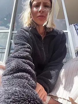 Ameellie online show from 12-21-25, 04:14