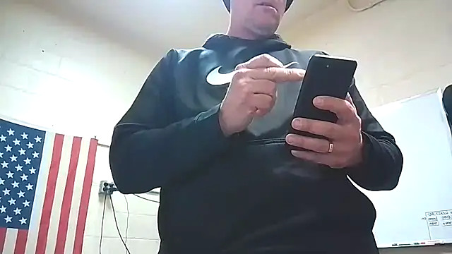 Snapshot of Cockrub1 chatting on 01-06-25, 12:57 Cockrub1 online show from 01-06-25, 12:57