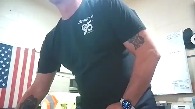 Snapshot of Cockrub1 chatting on 03-04-25, 12:44 Cockrub1 online show from 03-04-25, 12:44