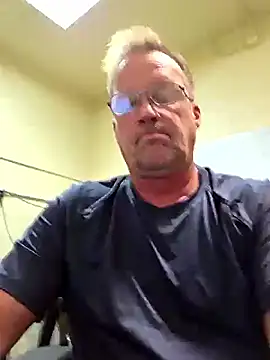 Snapshot of Cockrub1 chatting on 09-17-25, 04:52 Cockrub1 online show from 09-17-25, 04:52