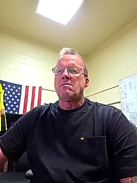 Snapshot of Cockrub1 chatting on 10-27-25, 04:00 Cockrub1 online show from 10-27-25, 04:00