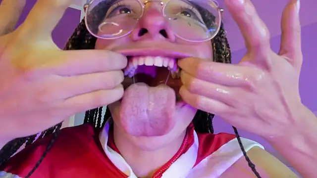 Cloe Leee online show from 12-28-24, 04:41