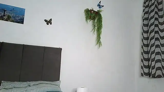 SiminFox online show from 04-12-26, 03:06