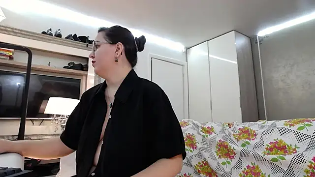 ILoveToFeelU online show from 11-24-25, 04:29